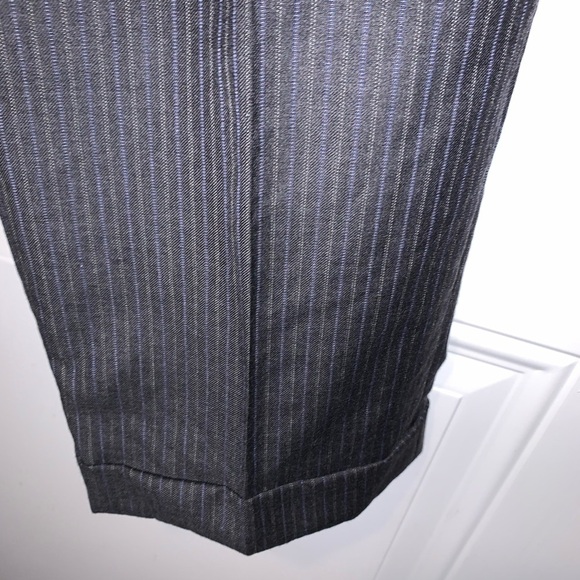 Calvin Klein men’s gray pinstriped suit, blazer, and pants 100% Wool 40R - Picture 6 of 15